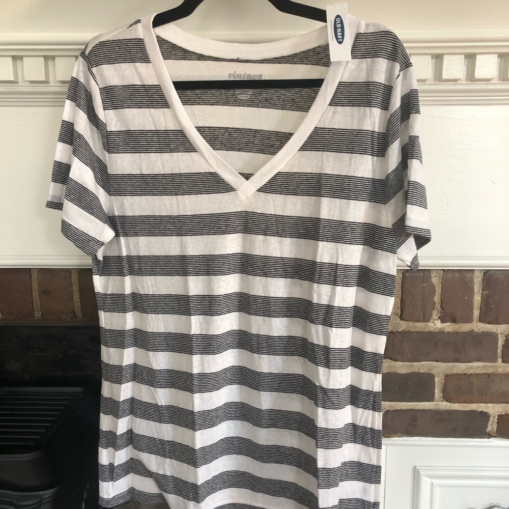 NWT Old Navy white/black stripe tee!